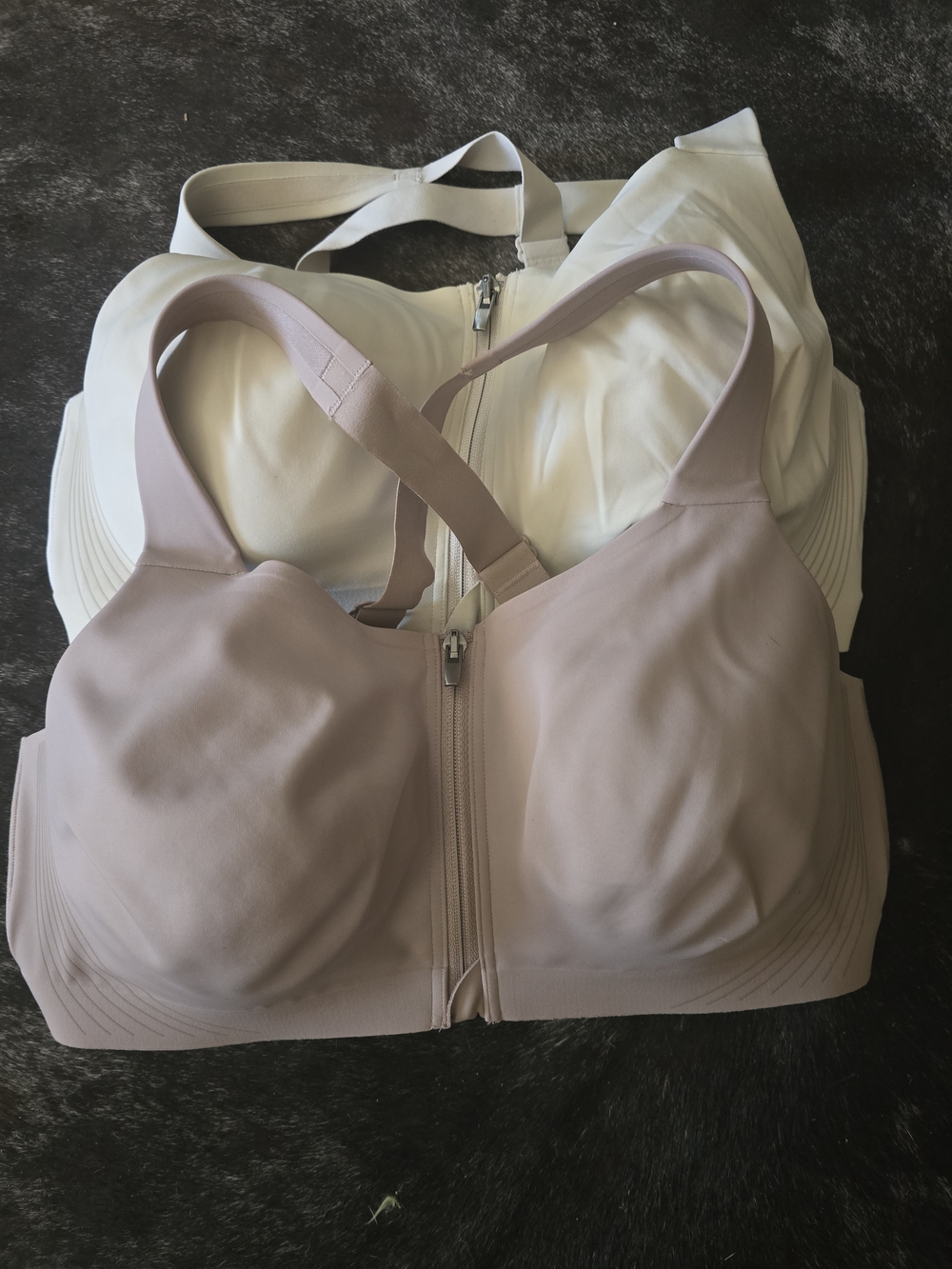 3 - VS VSX (2) Knock-Out Front Close (1) Featherweight Max Front Close 36DD